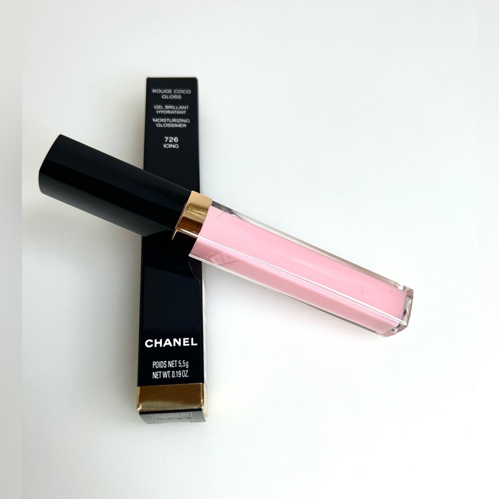 🌸Chanel Rouge Coco Gloss in #726 “Icing”🌸